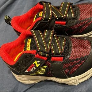 Sketchers toddler size 7